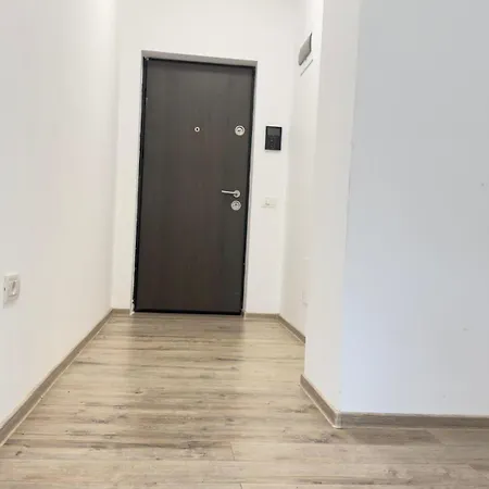 Large Coresi Apartment,