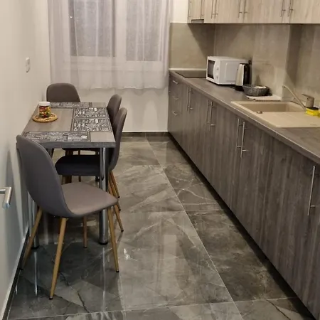 Large Coresi Apartment, Apartment *