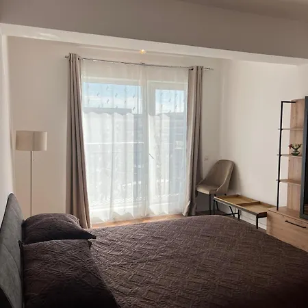 Large Coresi Apartment, Apartment